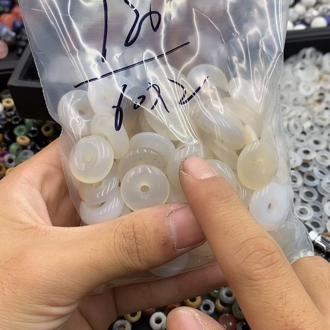 貔***貔玛瑙/玉髓颈饰未镶嵌