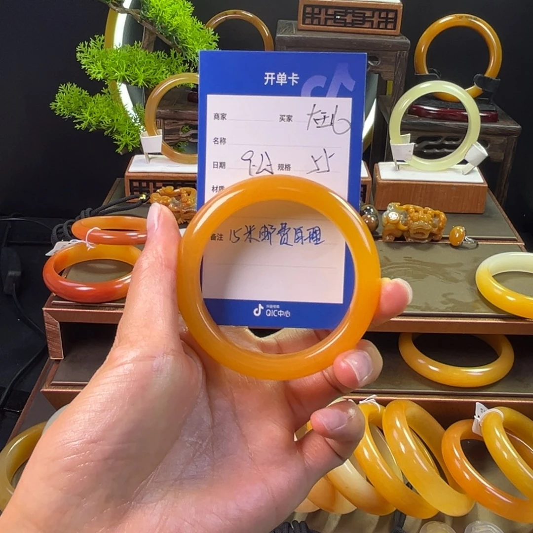 未镶嵌手镯石英质玉?**儿