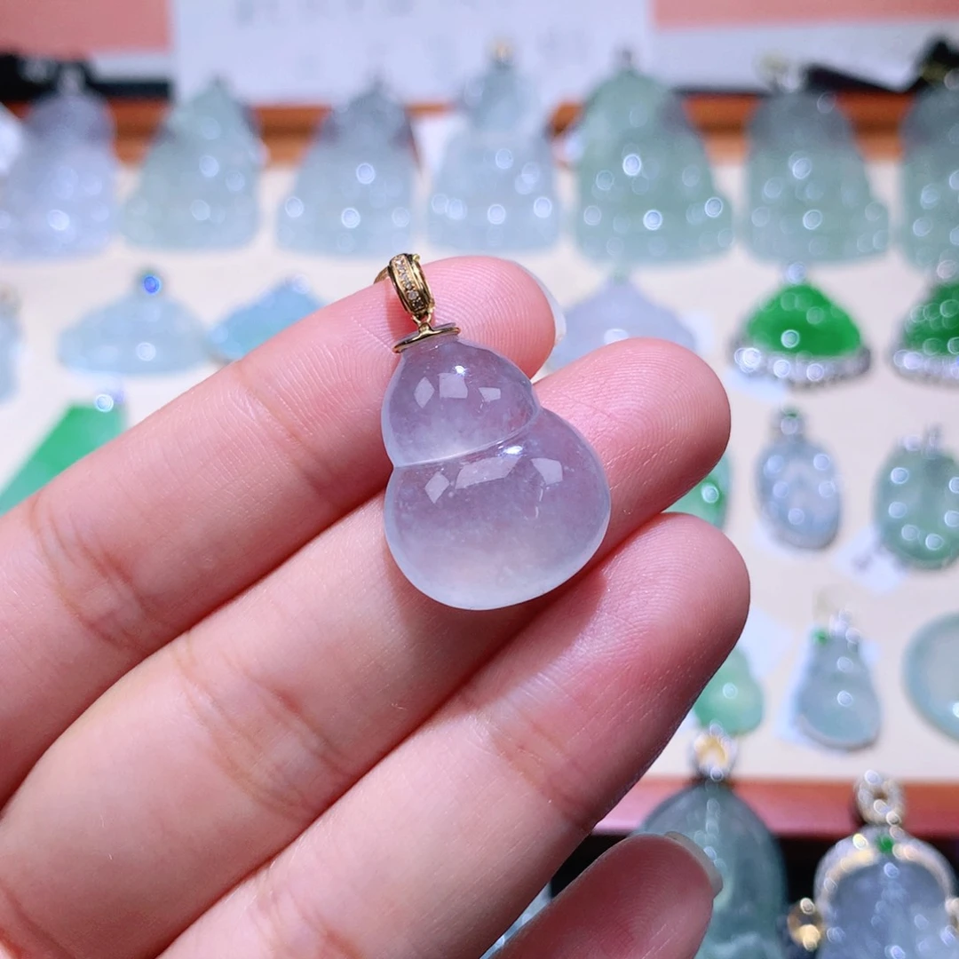 颈饰18K金镶嵌翡翠葫芦