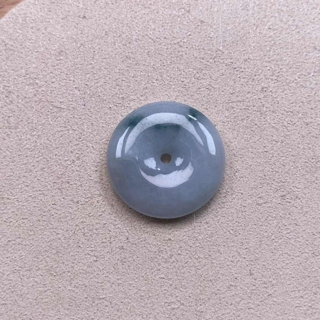 翡翠未镶嵌颈饰平安扣