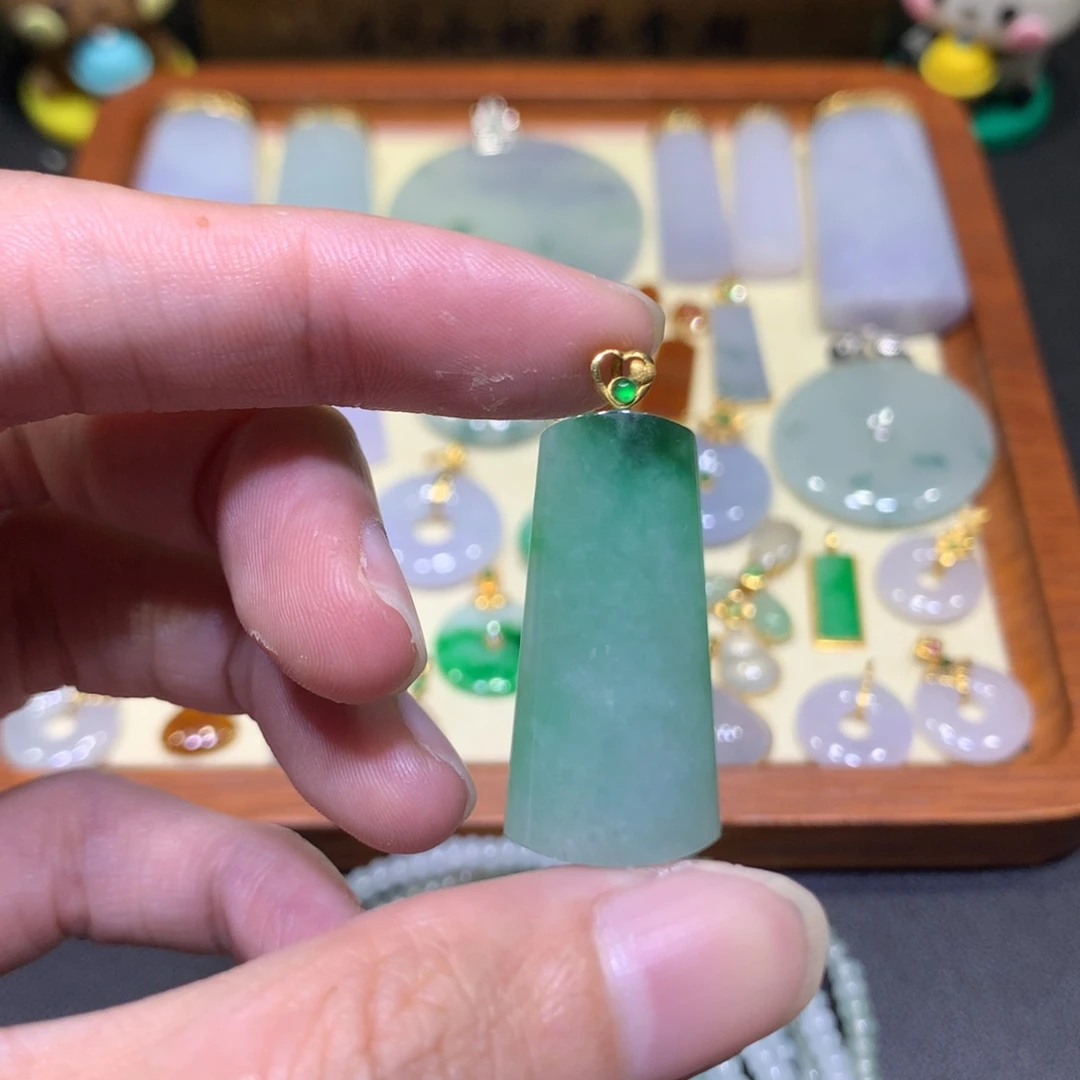 吊坠(不含链)18K金镶嵌翡翠