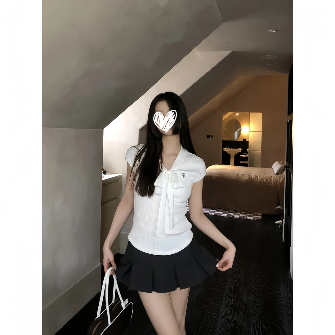 韩系甜辣妹v领设计感针织短袖t恤女夏季时尚修身显瘦短款百搭上衣