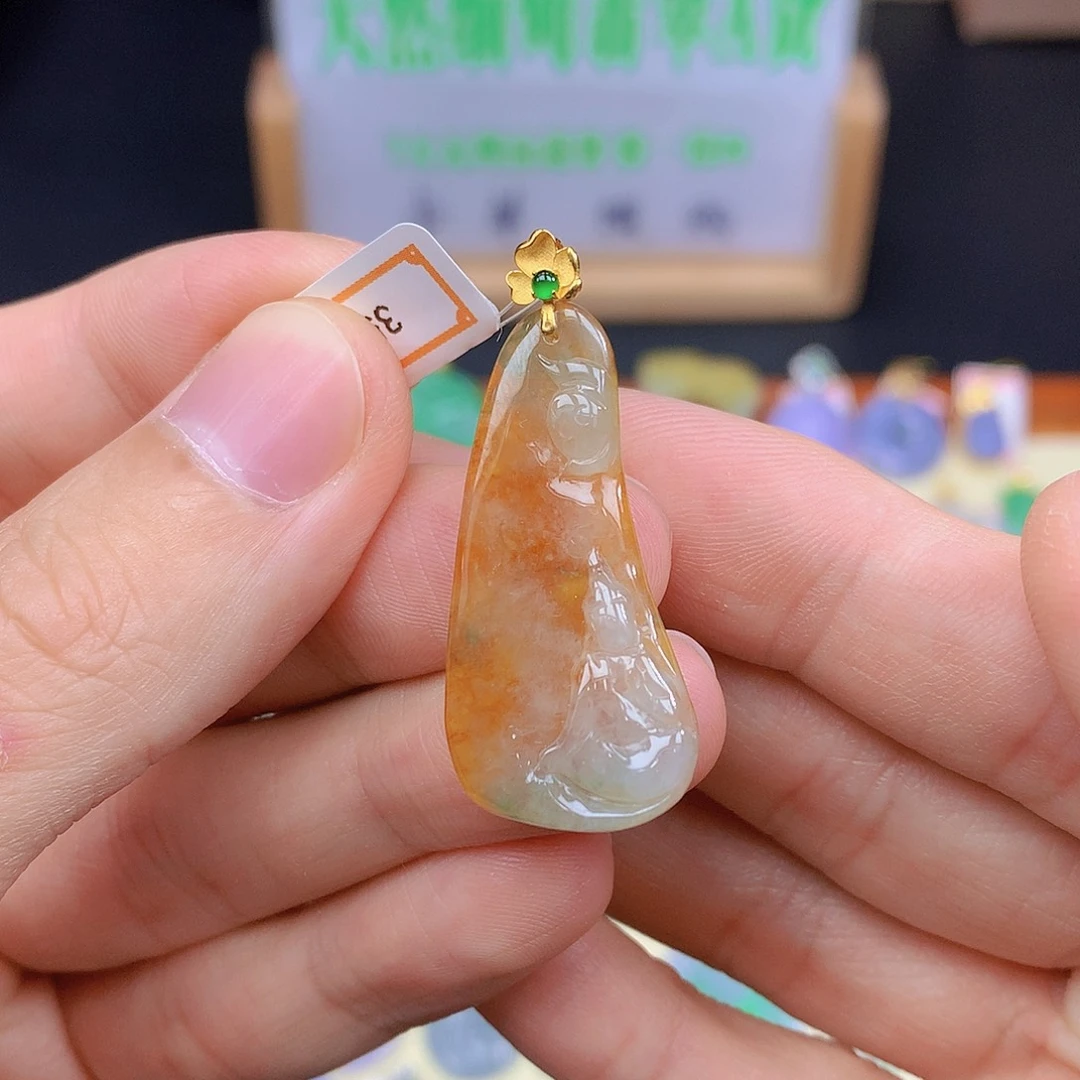 翡翠18K金镶嵌颈饰翡翠