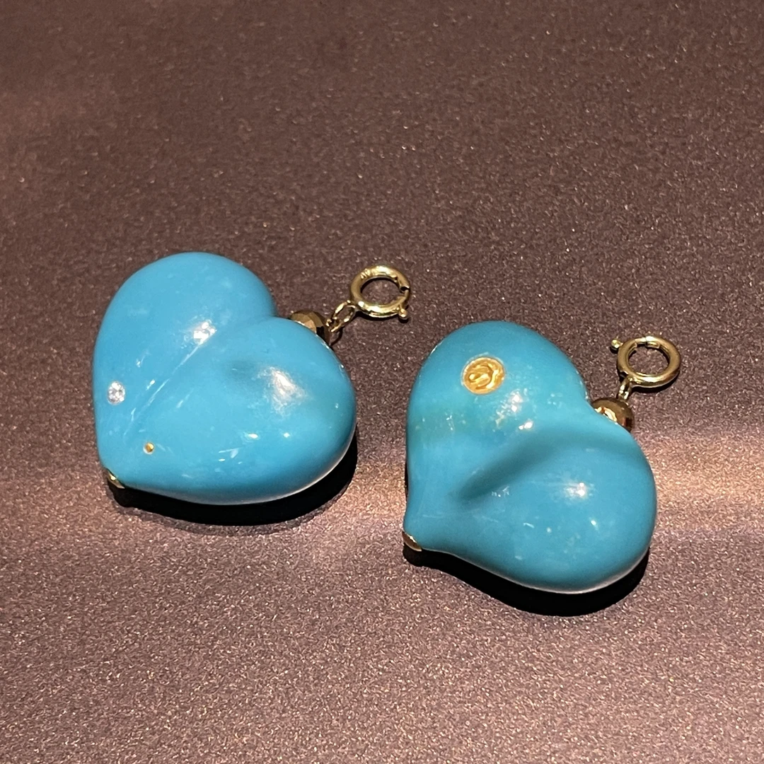 18k金湖北绿松石屁桃plus吊坠多样性发货发其一，约卡22.4*17mm