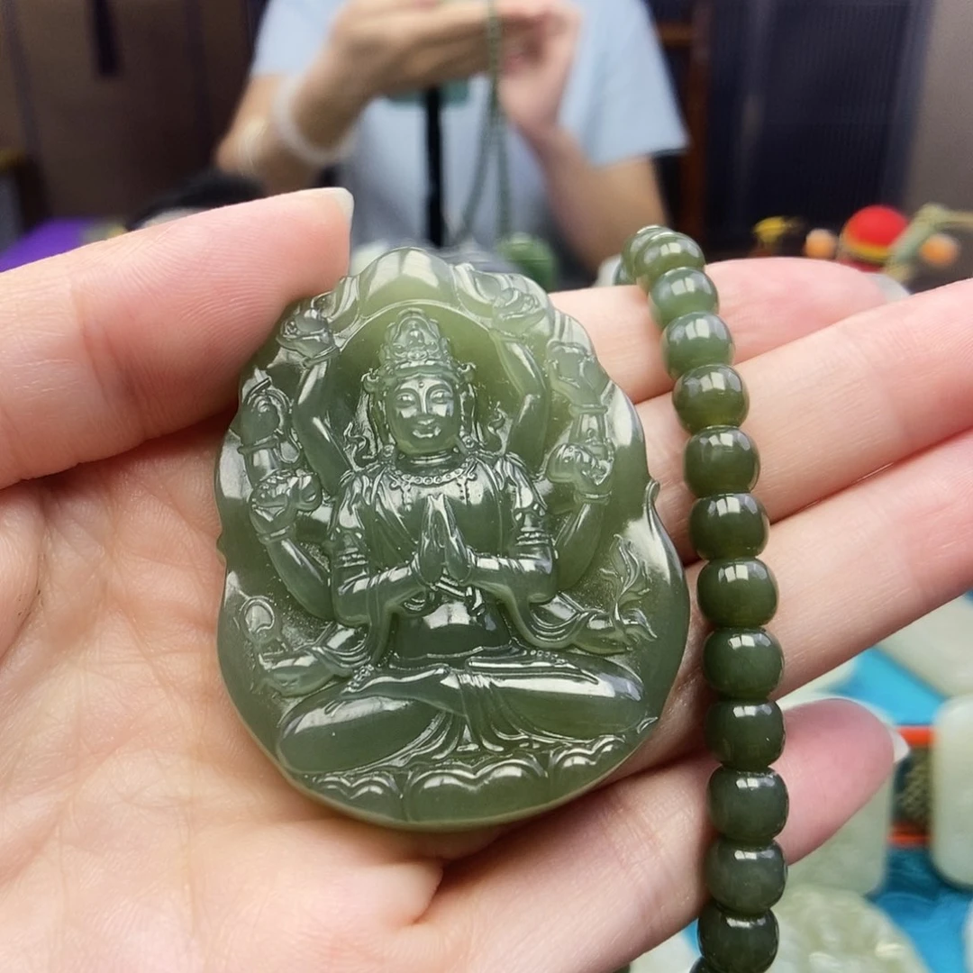 和田玉未镶嵌颈饰001属鼠佩戴千手观音