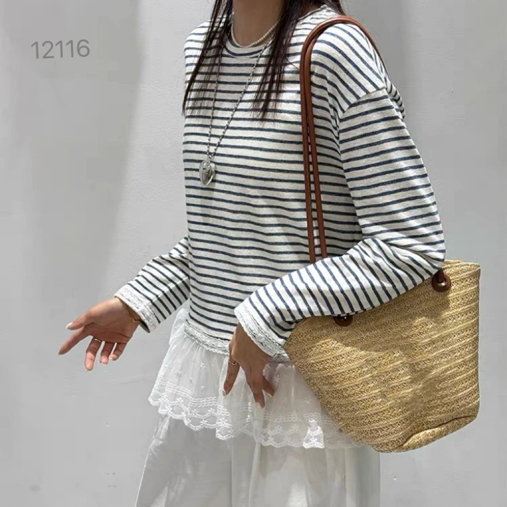 12116（部分无水洗唛，介意慎拍）CHUXUN新款条纹下摆拼接蕾丝毛衣