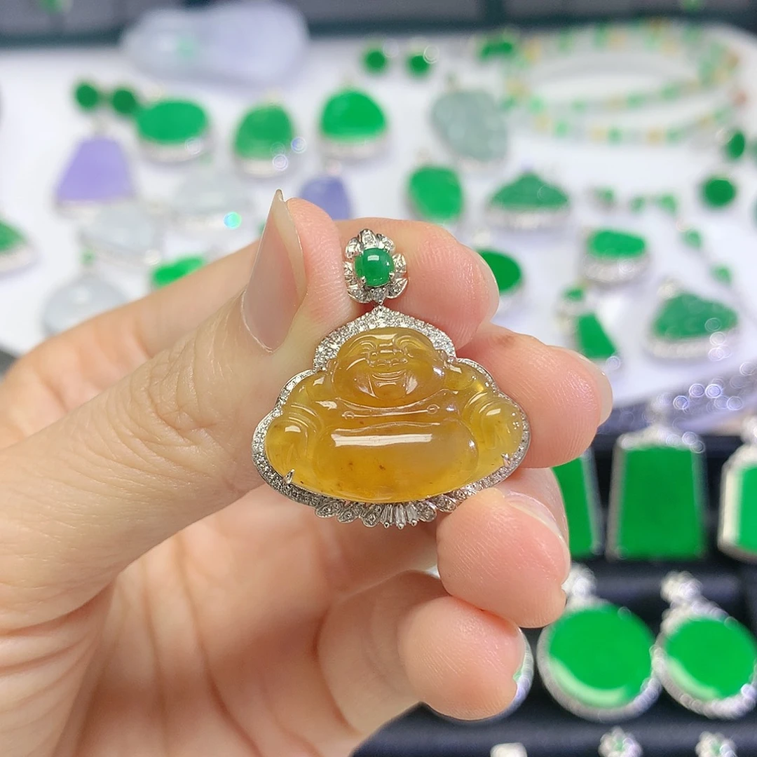 颈饰18K金镶嵌翡翠吊坠