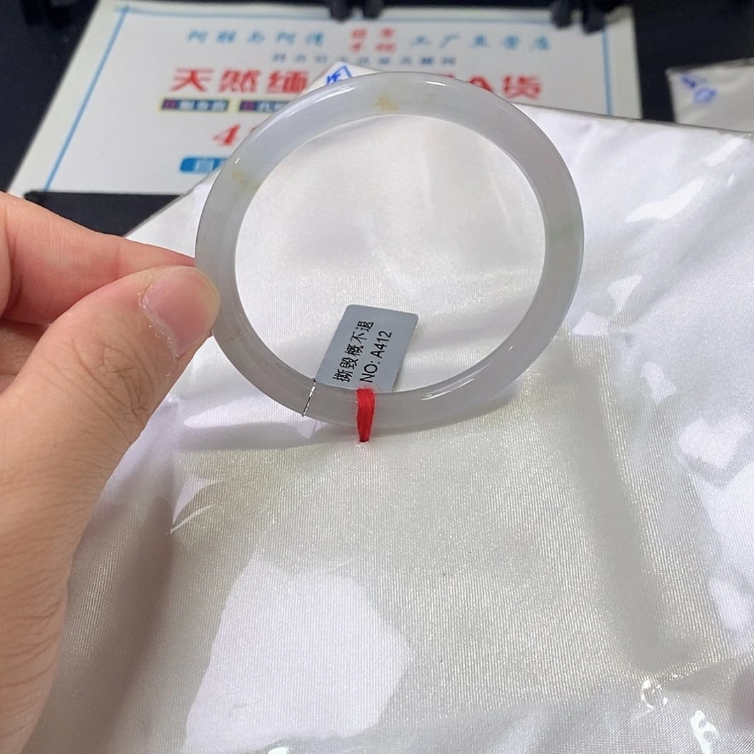 翡翠未镶嵌手镯（圆镯）