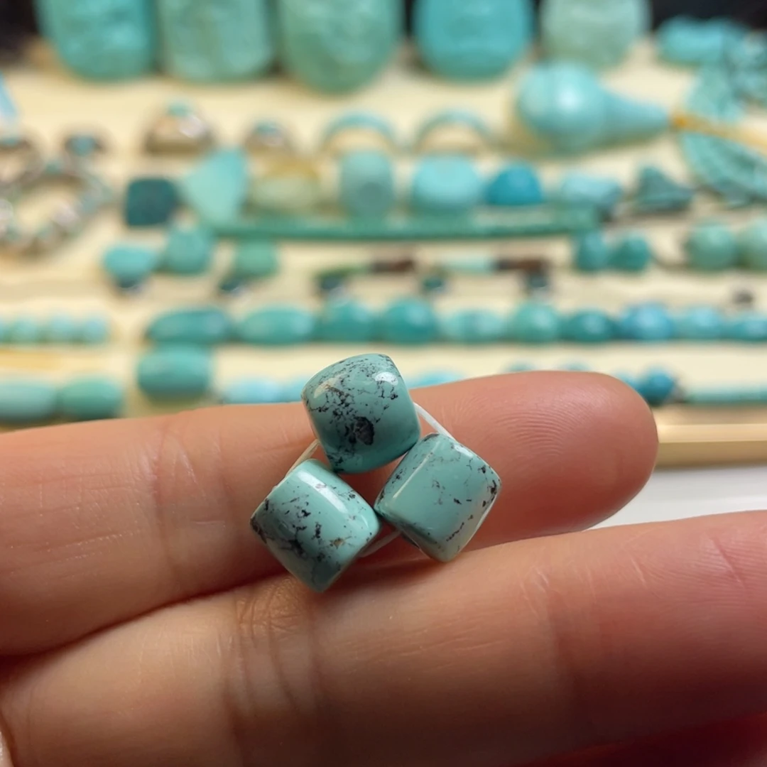 绿松石未镶嵌颈饰