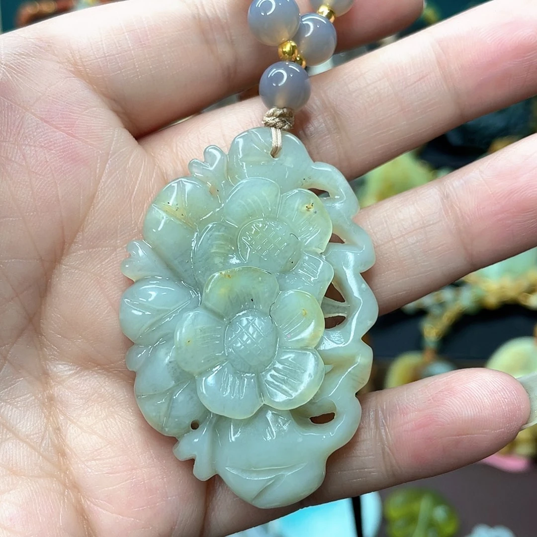 蛇纹石玉颈饰未镶嵌