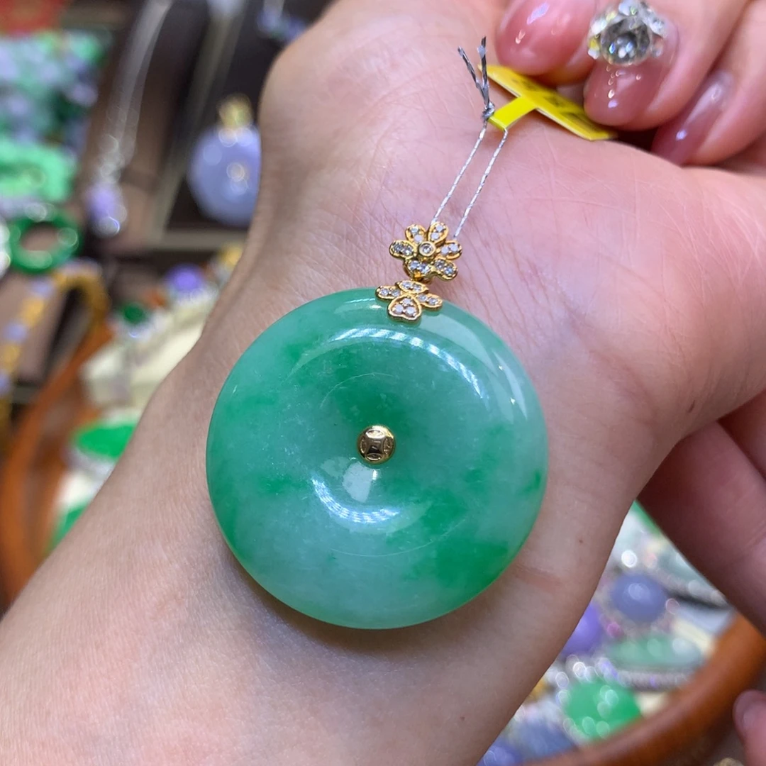 翡翠18K金镶嵌颈饰