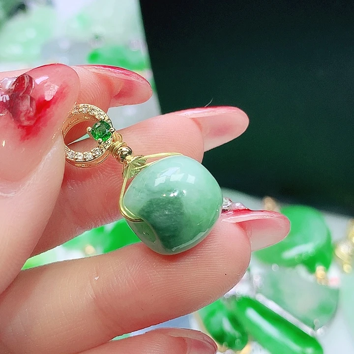 翡翠未镶嵌颈饰翡翠