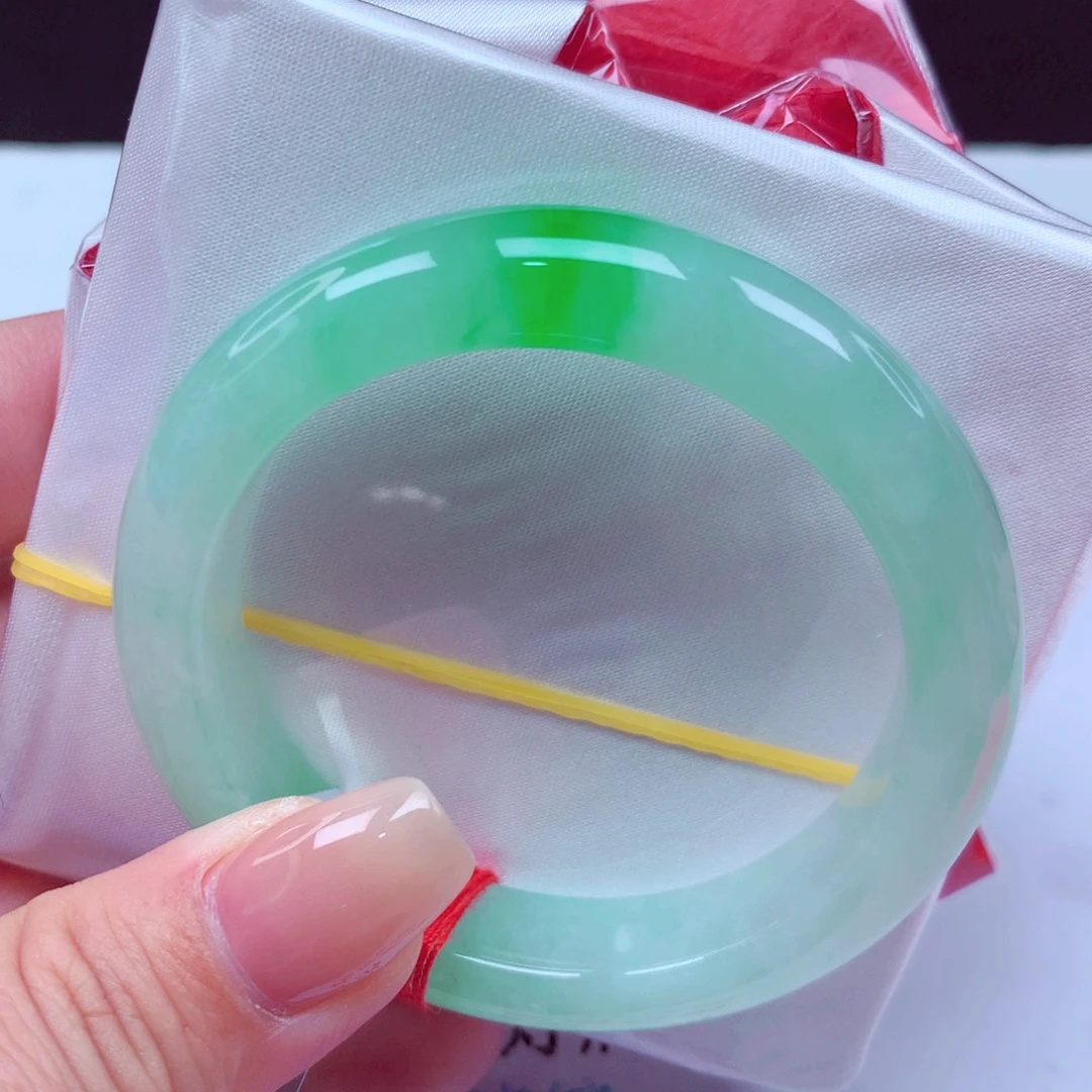 翡翠手镯未镶嵌手镯