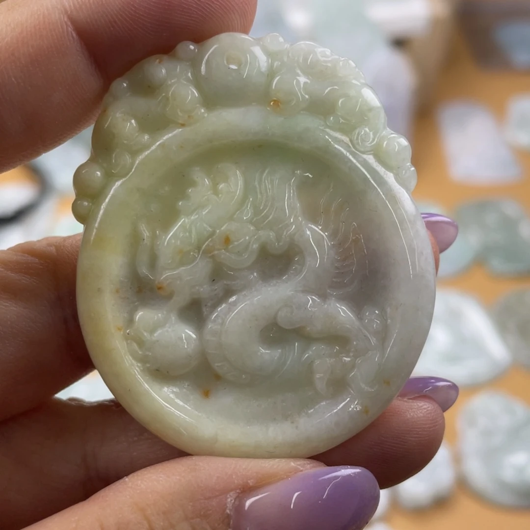 翡翠未镶嵌颈饰龙牌