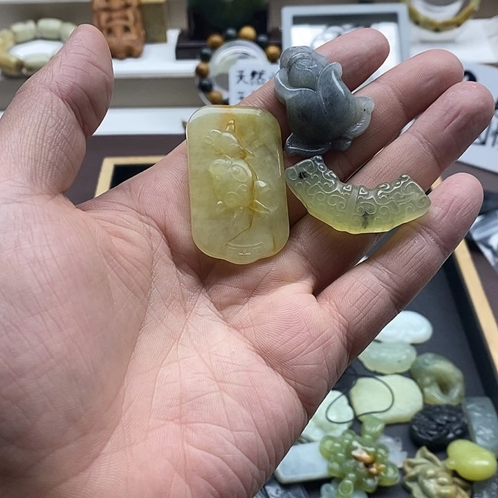 蛇纹石玉未镶嵌颈饰