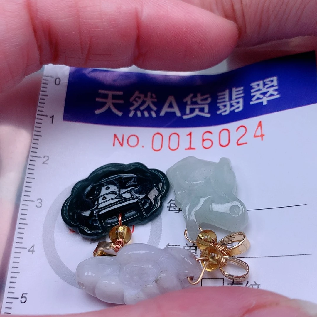 吊坠(不含链)未镶嵌翡翠