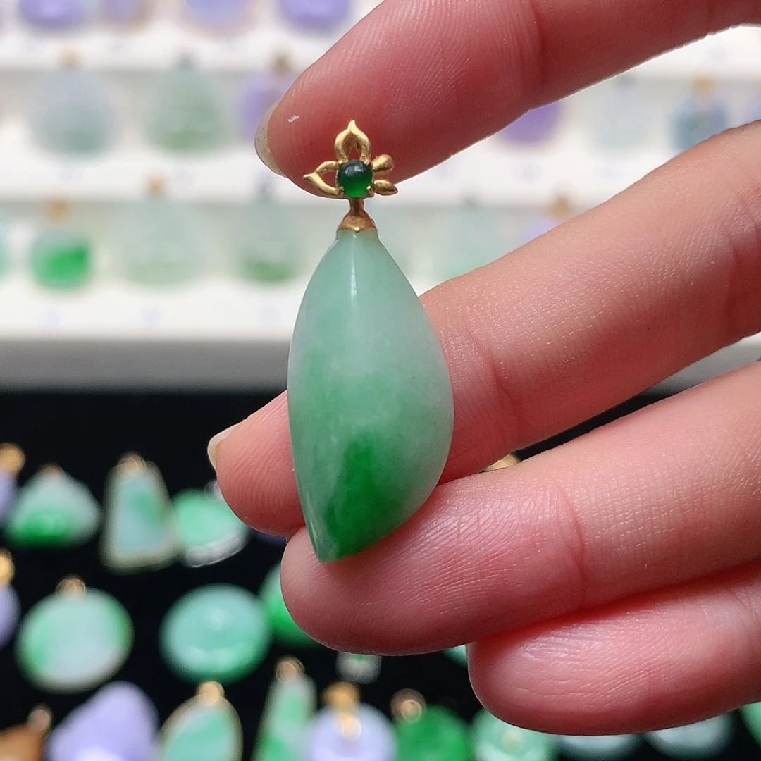 颈饰18K金镶嵌翡翠翡翠吊坠