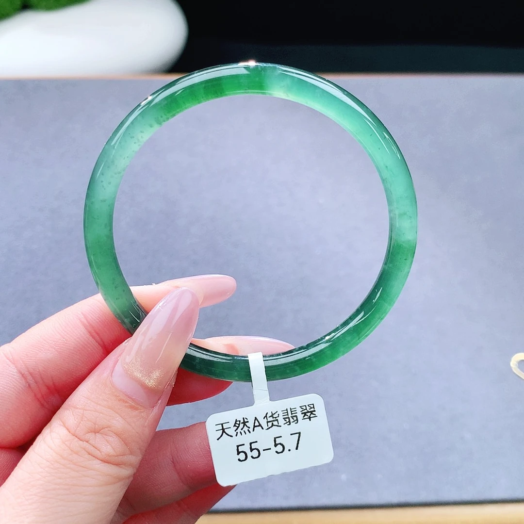 未镶嵌手镯（圆镯）翡翠