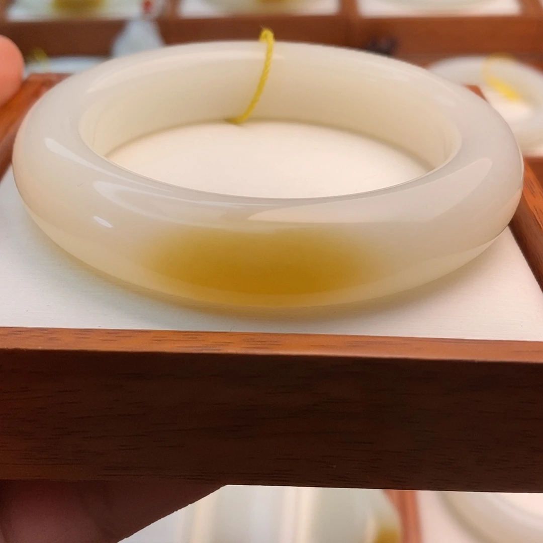 和田玉（糖玉）未镶嵌手链