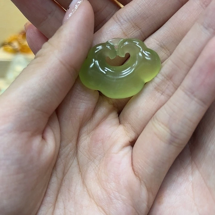 猴***树蛇纹石玉未镶嵌颈饰