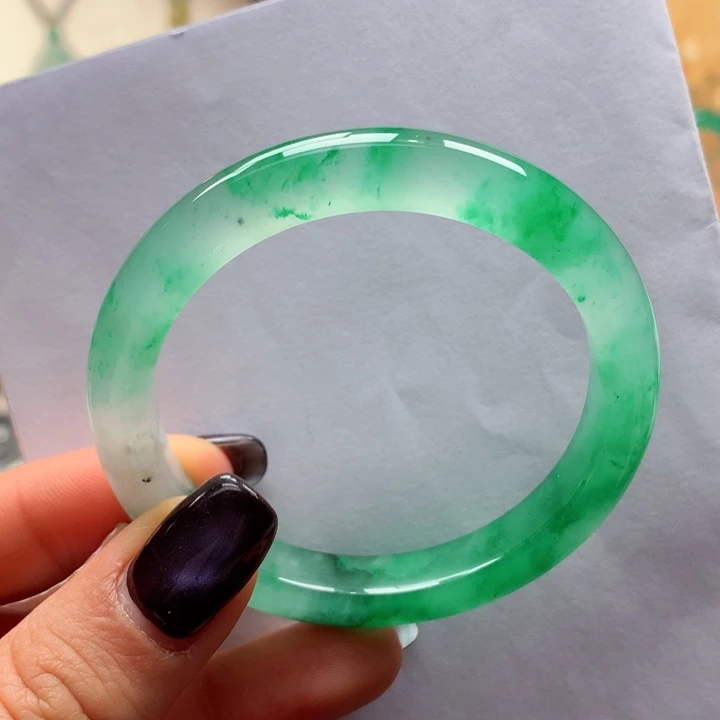 石英质玉未镶嵌手镯