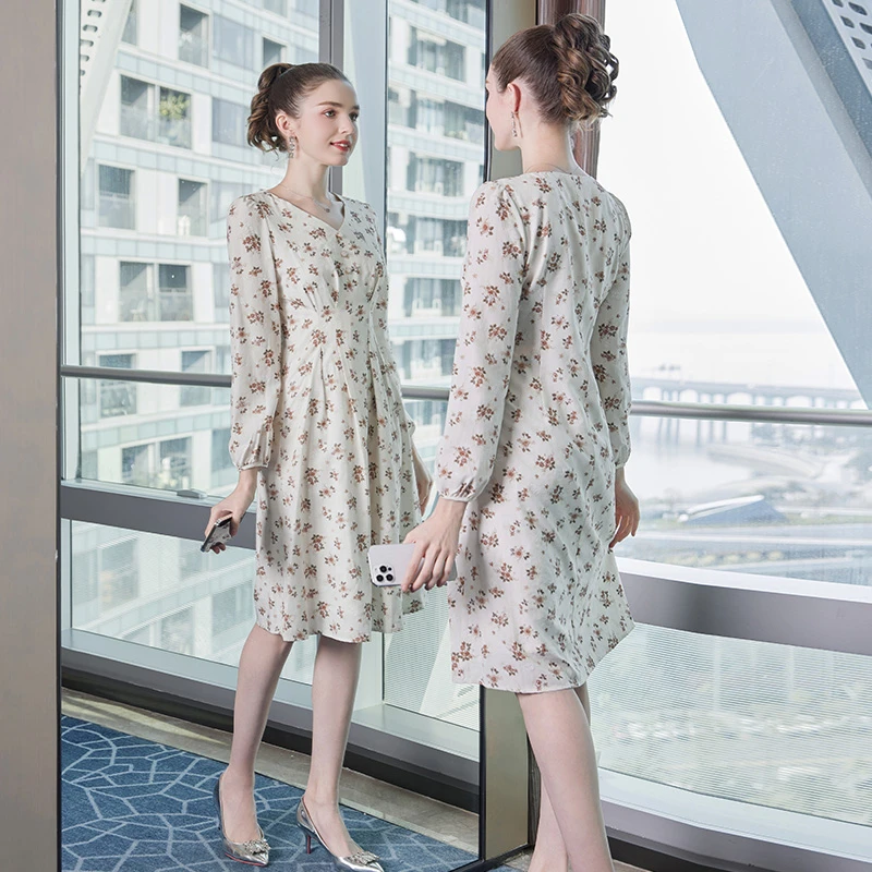 奢姿2025年春季新款时尚大码女装胖妹妹法式优雅V领碎花连衣裙