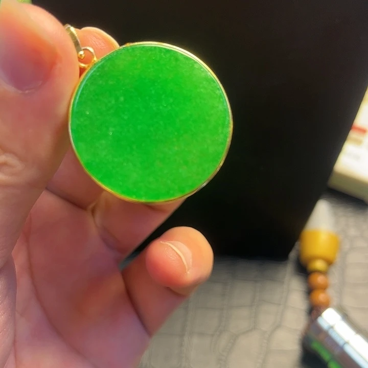 颈饰18K金镶嵌翡翠