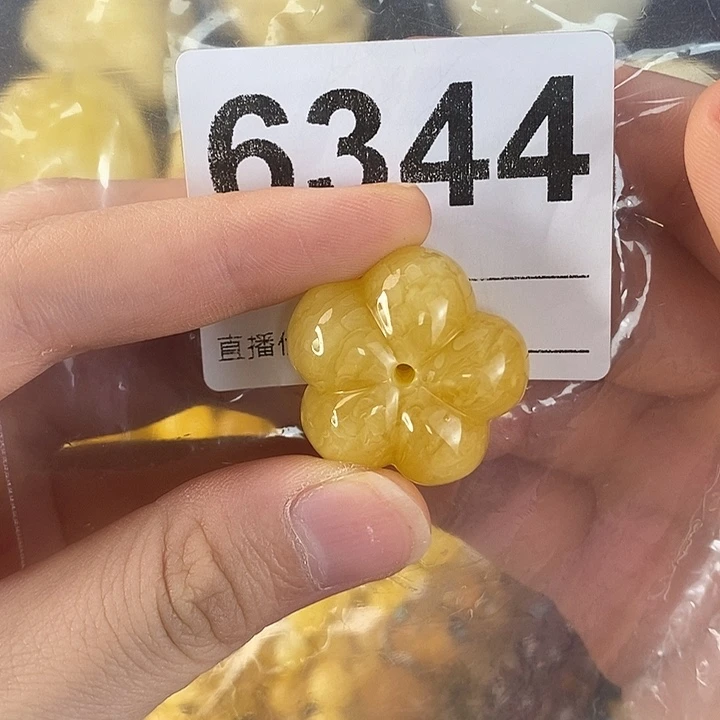 蜜蜡未镶嵌珠宝奇石