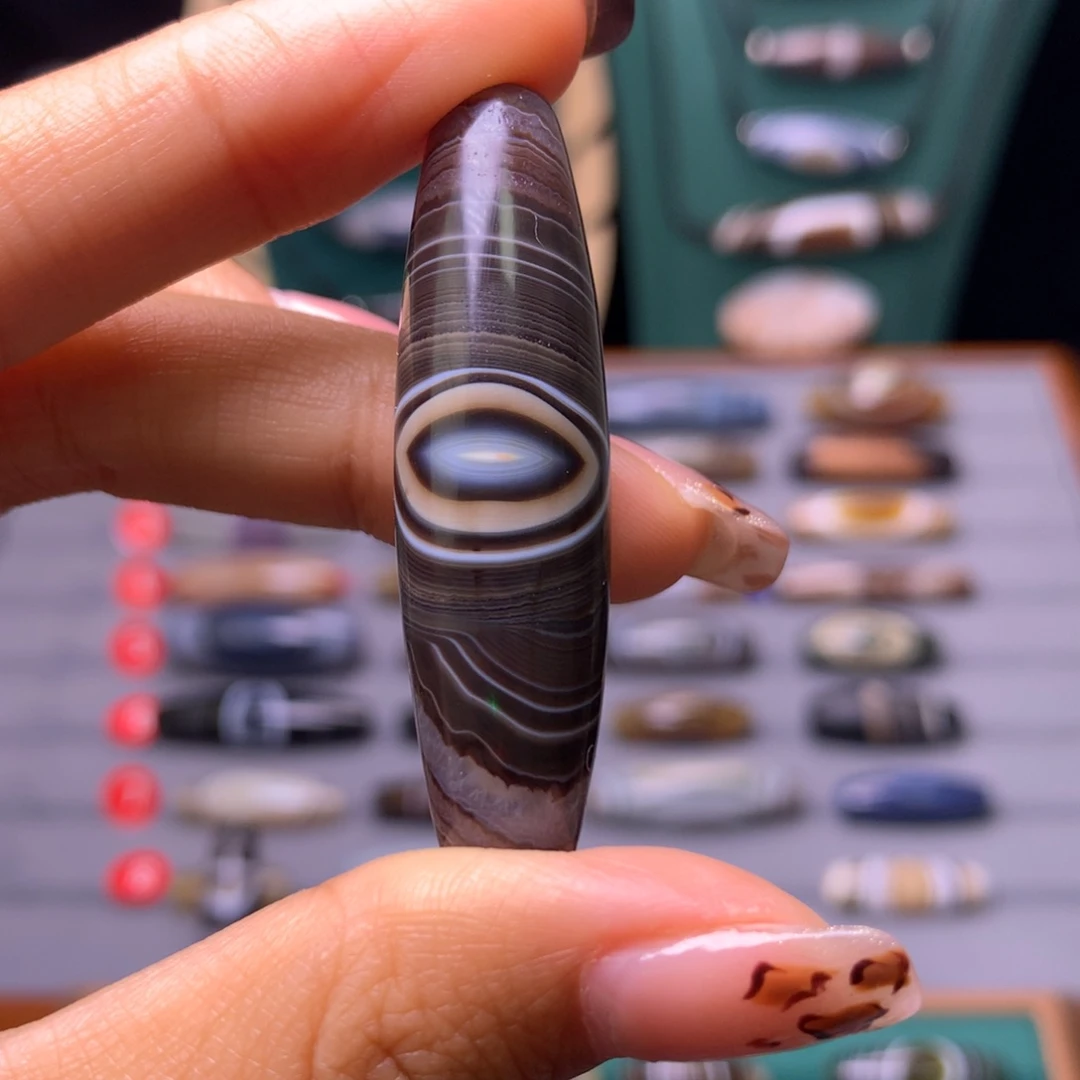 未镶嵌颈饰玛瑙/玉髓鼎*