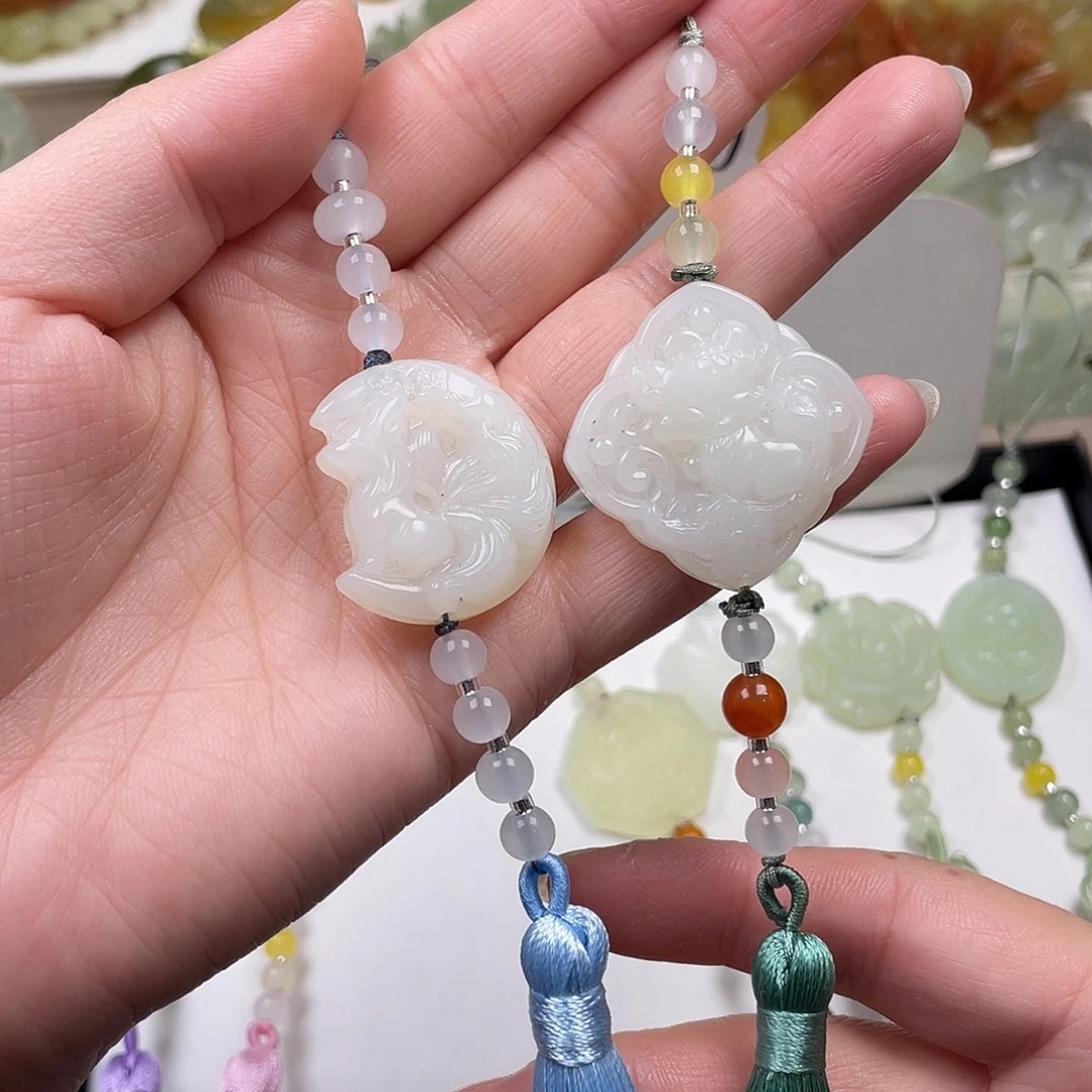 蛇纹石玉未镶嵌颈饰