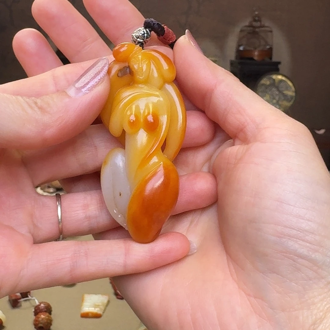 和田玉（糖玉）颈饰未镶嵌田**型