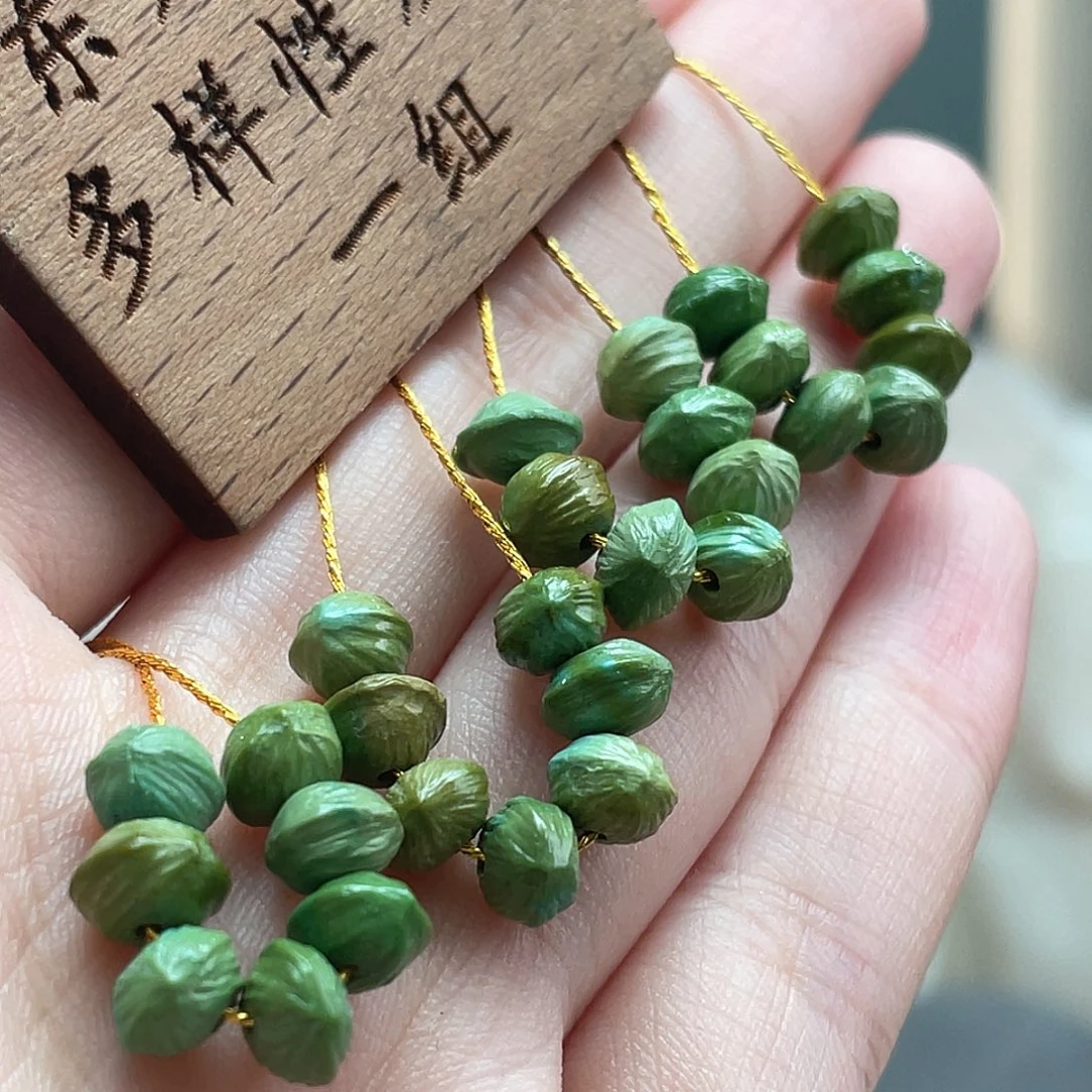 绿松石未镶嵌颈饰