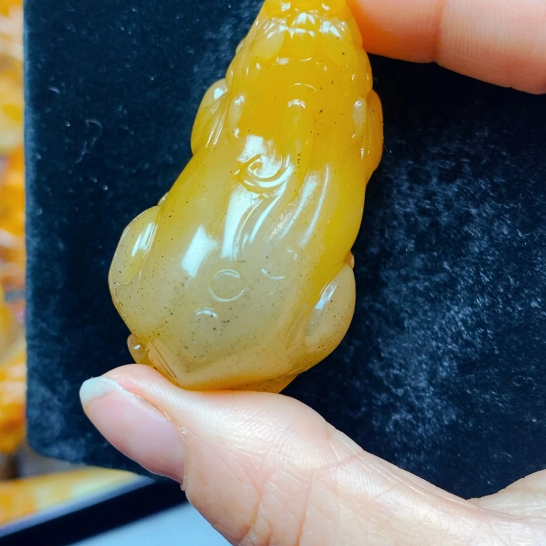 未镶嵌石英质玉（黄龙玉）颈饰