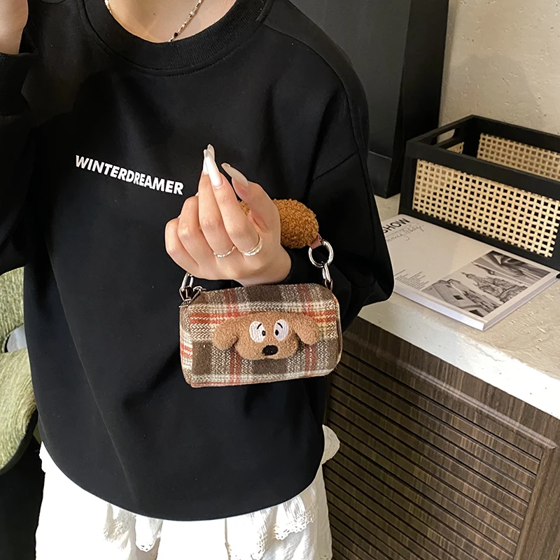 可爱迷你手提小包包女2025新款时尚毛呢格纹枕头包夏季百搭斜挎包