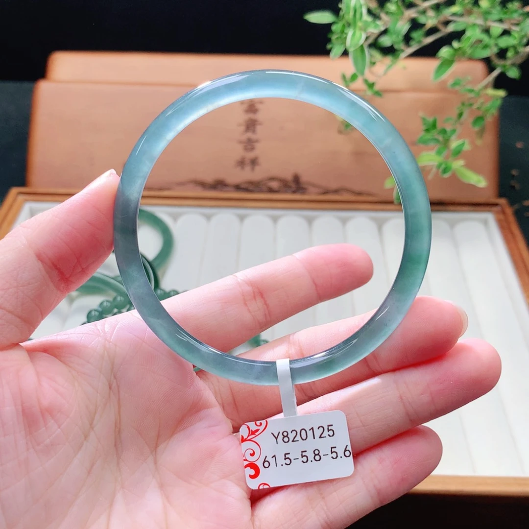 未镶嵌手镯（圆镯）翡翠