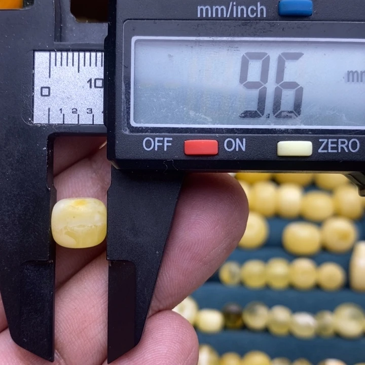 琥珀未镶嵌裸石33号9.6*8.4微瑕
