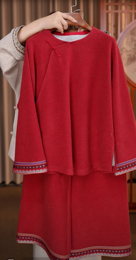 【20477】羊绒混纺百搭花边大开襟姐姐服套装
