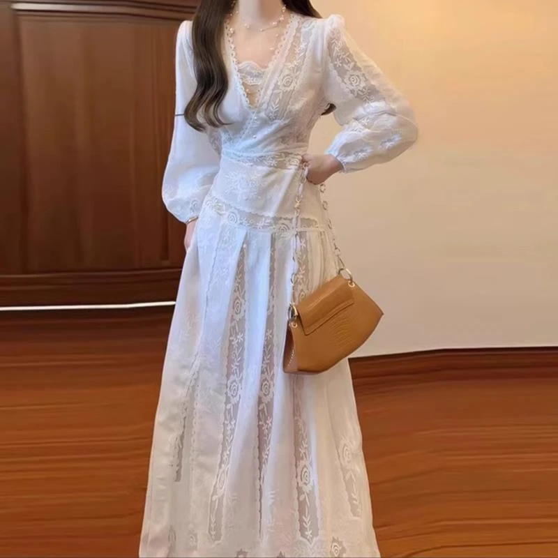 2025夏季大码胖mm法式气质独特重工刺绣蕾丝V领收腰显瘦a字连衣裙