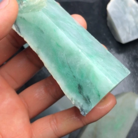 翡翠未镶嵌颈饰裸石