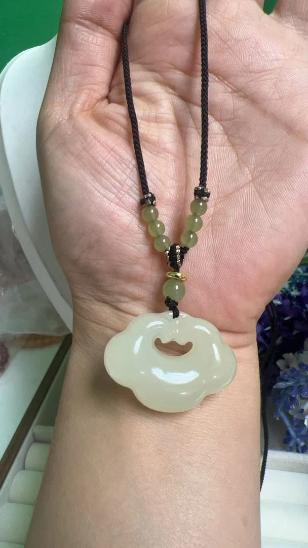 天然双面祥云锁吊坠