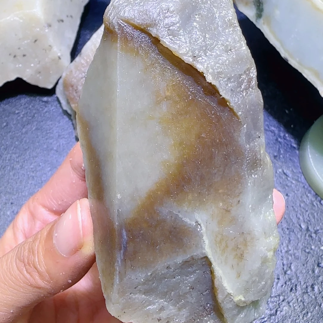 和田玉未镶嵌珠宝半成品