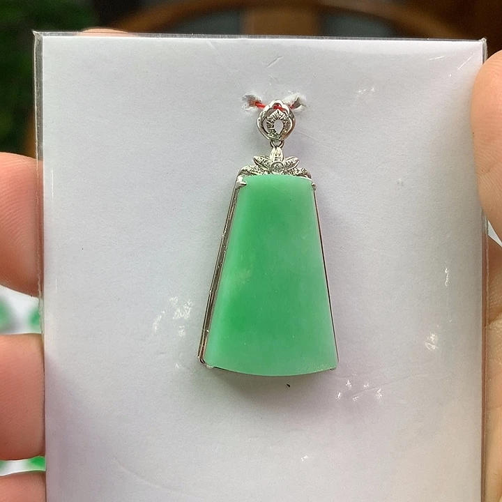 翡翠18K金镶嵌颈饰翡翠首饰