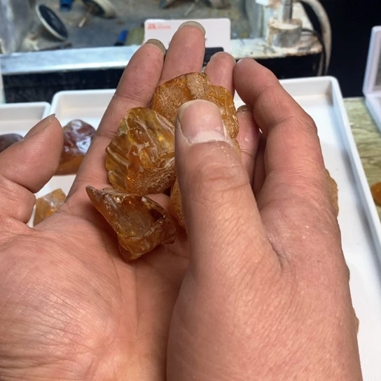 琥珀裸石未镶嵌强*