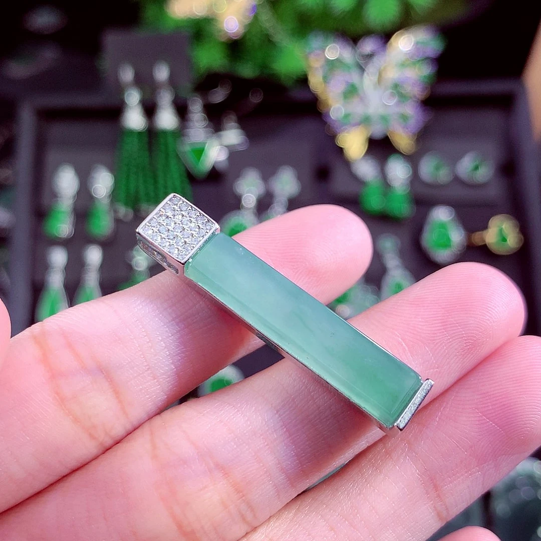 颈饰未镶嵌翡翠天然