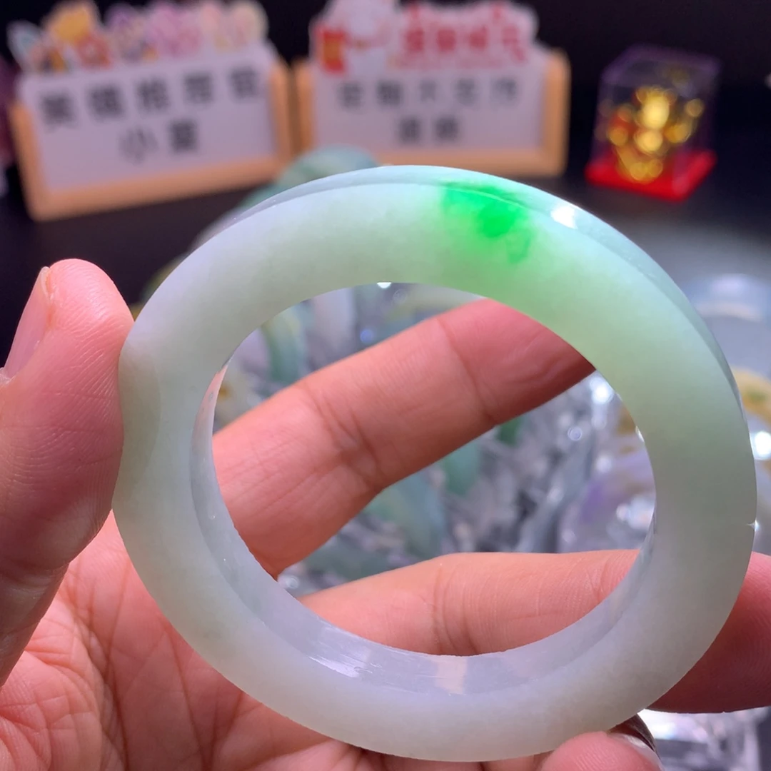 定制翡翠未镶嵌手镯