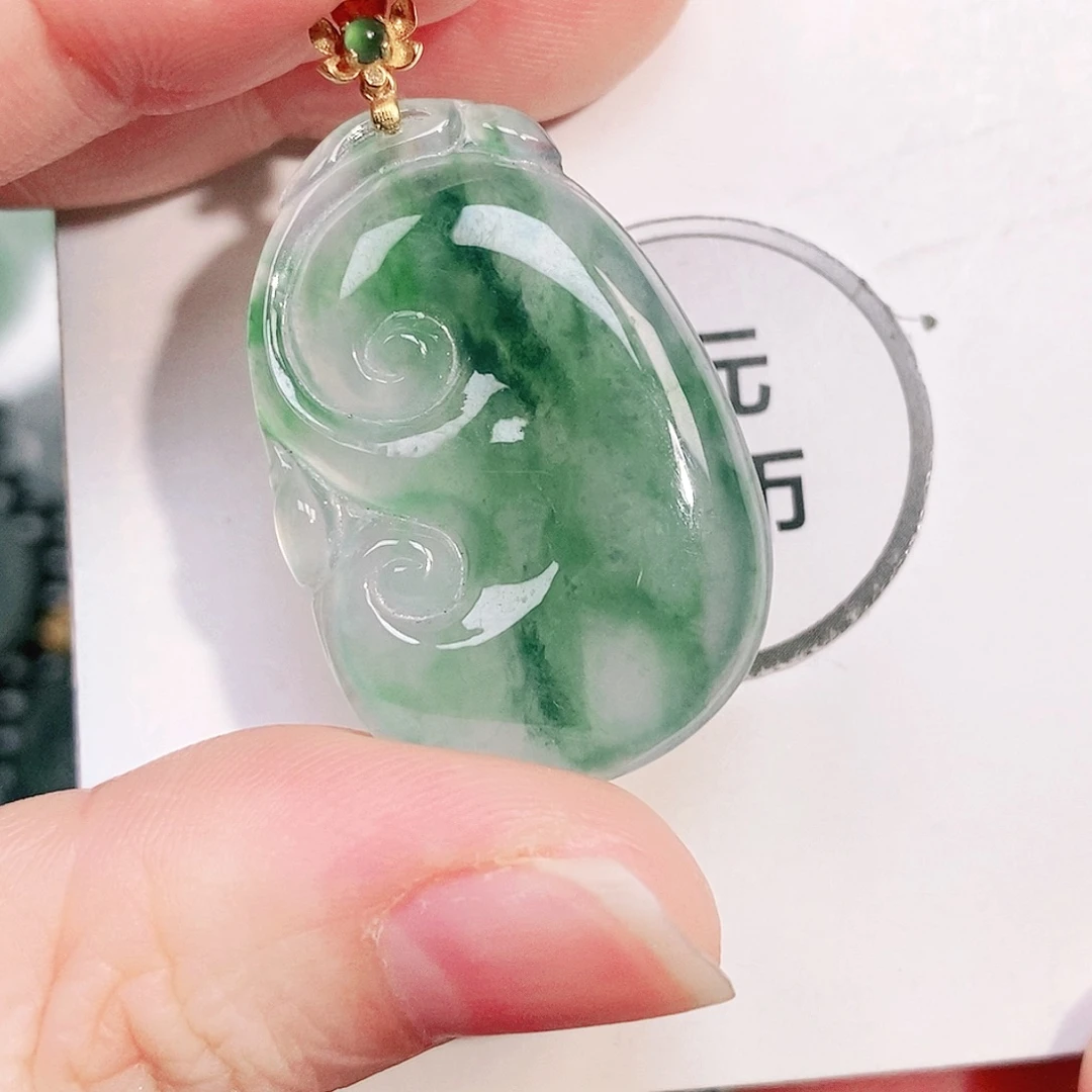 翡翠18K金镶嵌颈饰