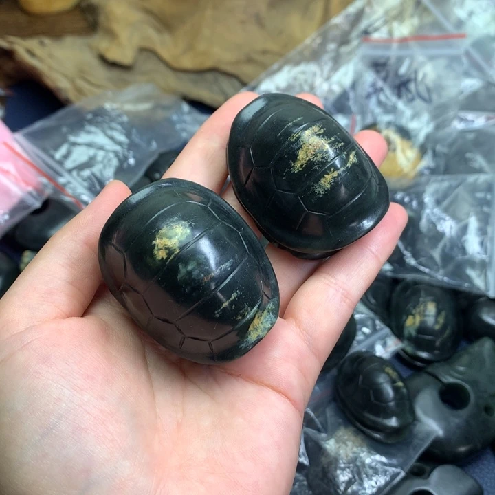 权***岫岩河磨玉（透闪石质玉）未镶嵌挂件
