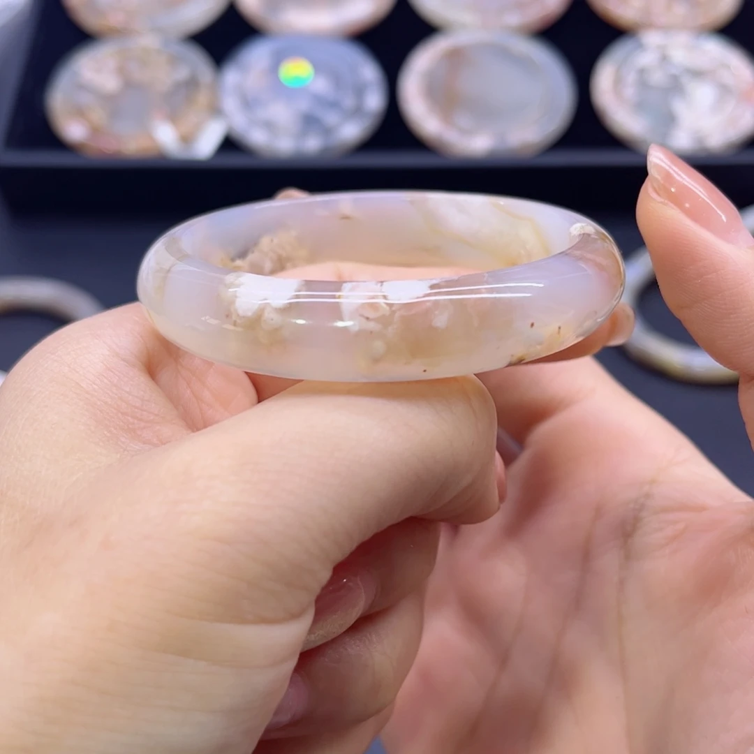 玛瑙/玉髓手镯未镶嵌55