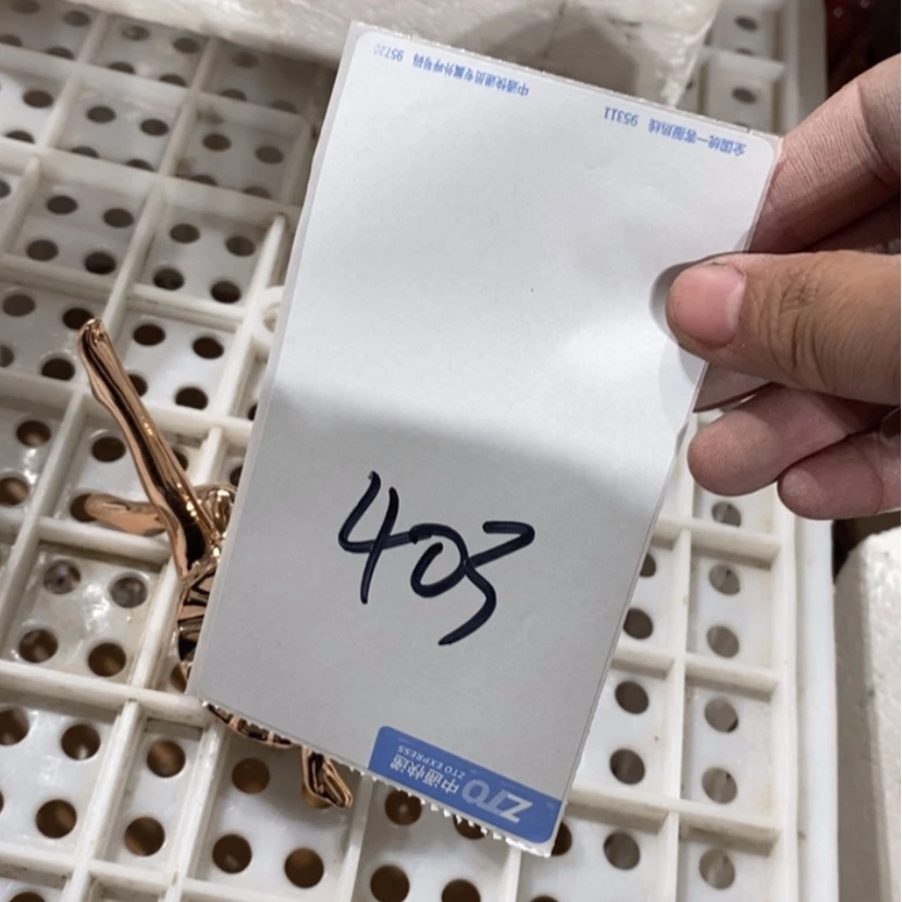 【闪购商品】摆件M****子陶瓷摆件瑕疵特卖