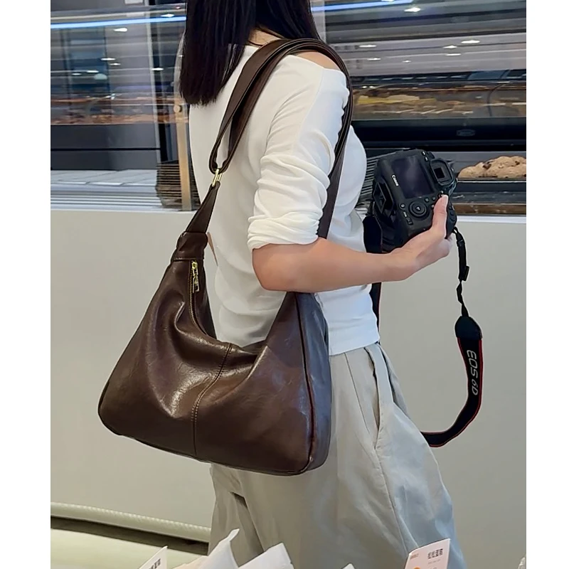 秋季新款美拉德复古斜挎包软皮大容量百搭单肩慵懒风托特包